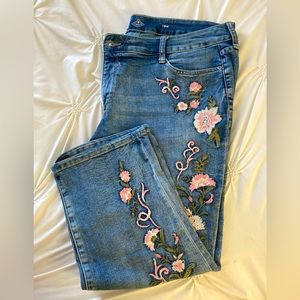Embroidered denim capri